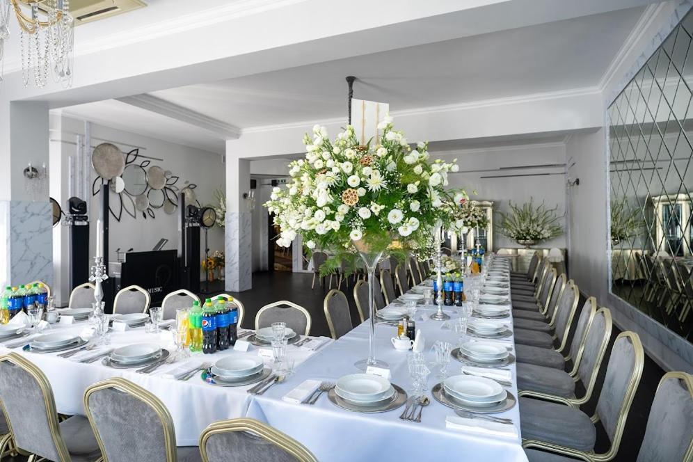 Hotel Lord Debica Ngoại thất bức ảnh