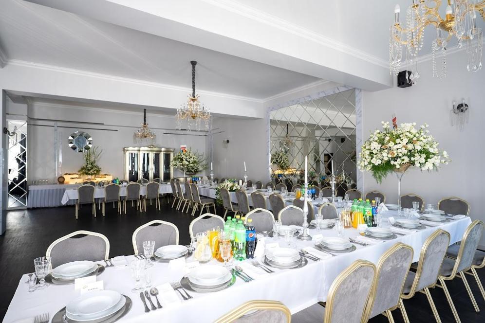 Hotel Lord Debica Ngoại thất bức ảnh
