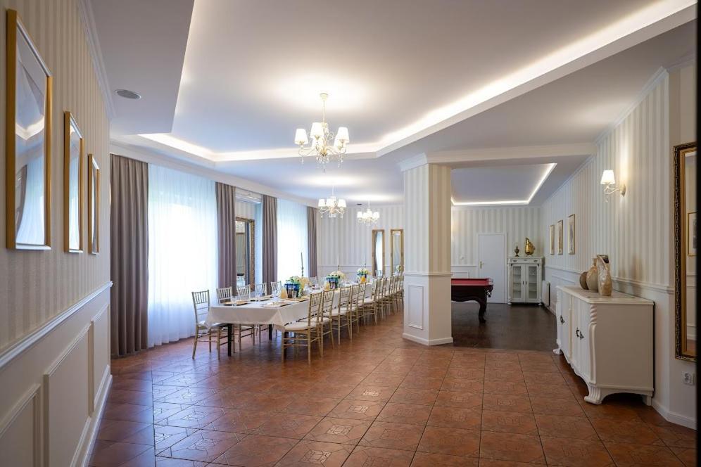 Hotel Lord Debica Ngoại thất bức ảnh