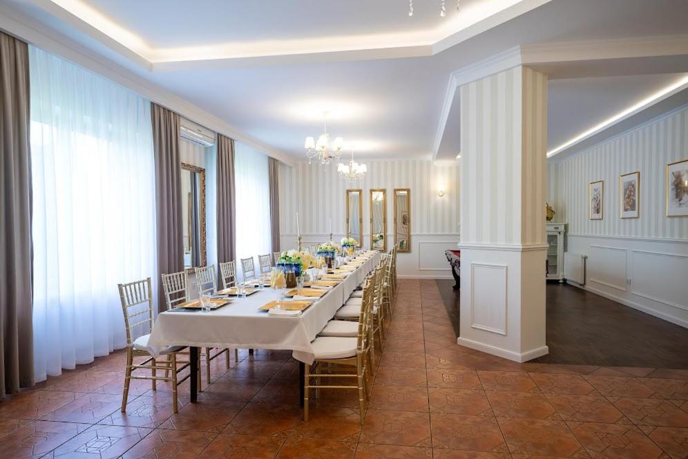 Hotel Lord Debica Ngoại thất bức ảnh
