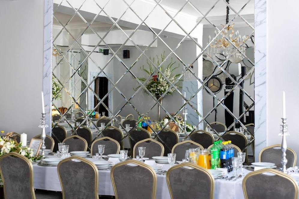Hotel Lord Debica Ngoại thất bức ảnh