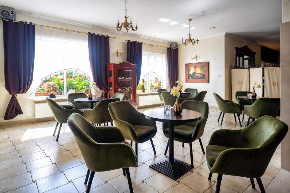 Hotel Lord Debica Ngoại thất bức ảnh