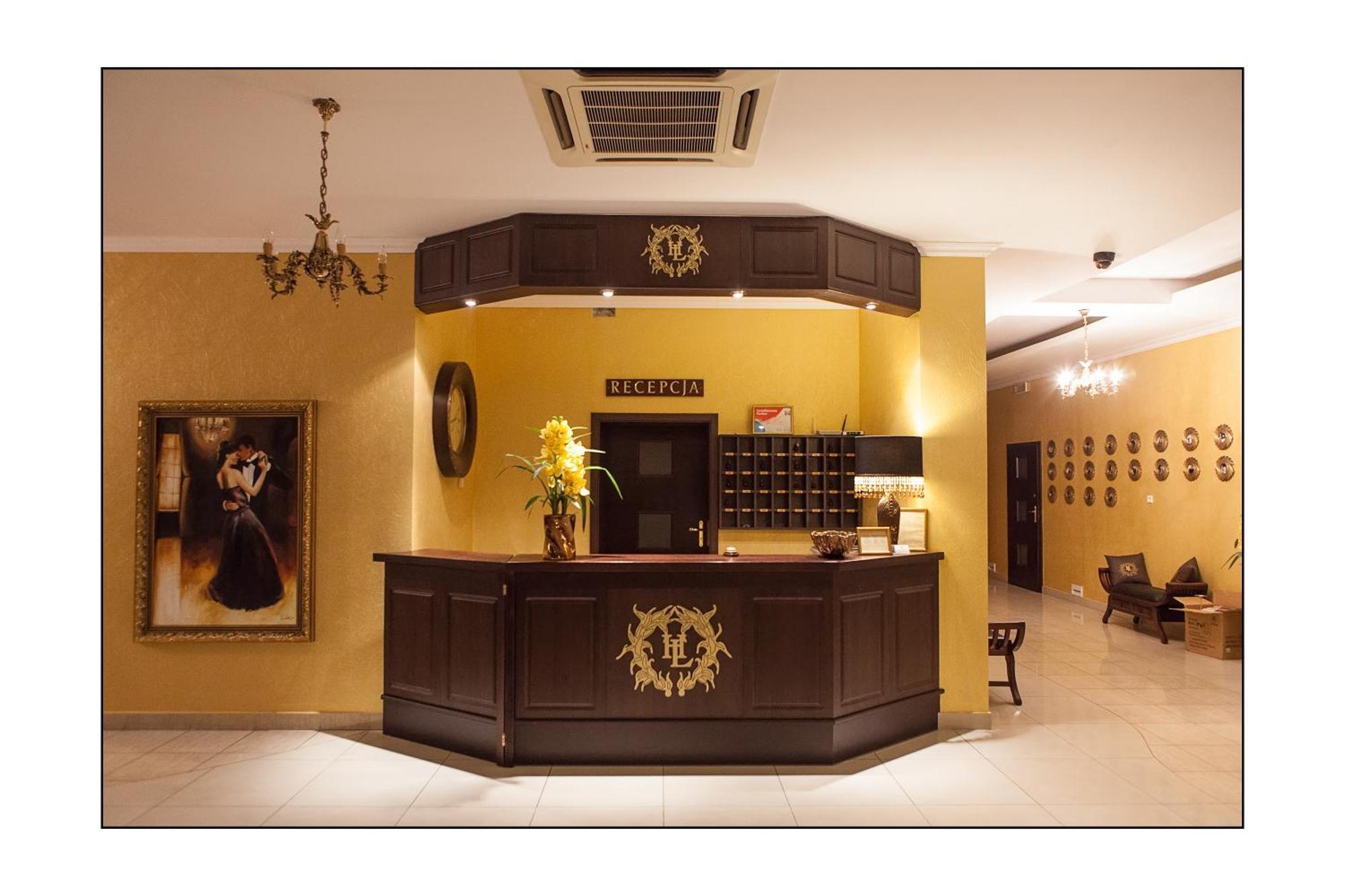 Hotel Lord Debica Ngoại thất bức ảnh